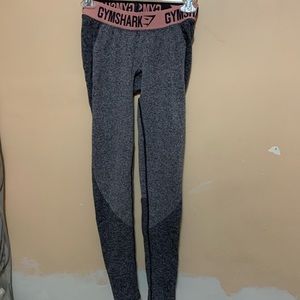 Gym shark leggings